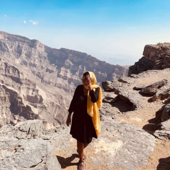 adventurous-solo-female-travel-oman-hiking-desert-mountains