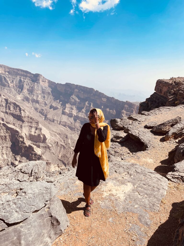 adventurous-solo-female-travel-oman-hiking-desert-mountains